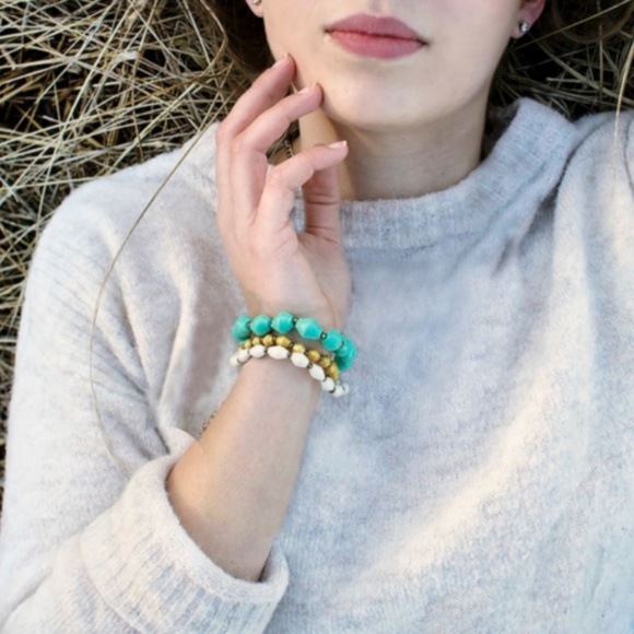 NWT Rose Paper Bead Bracelet - Picture 2 of 3